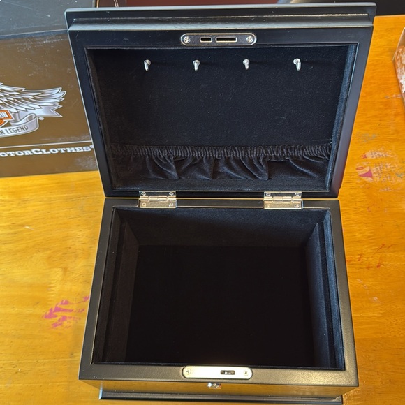 Harley Davidson Jewelry Box.  New in box.
Absolutely  gorgeous!! - Picture 2 of 16